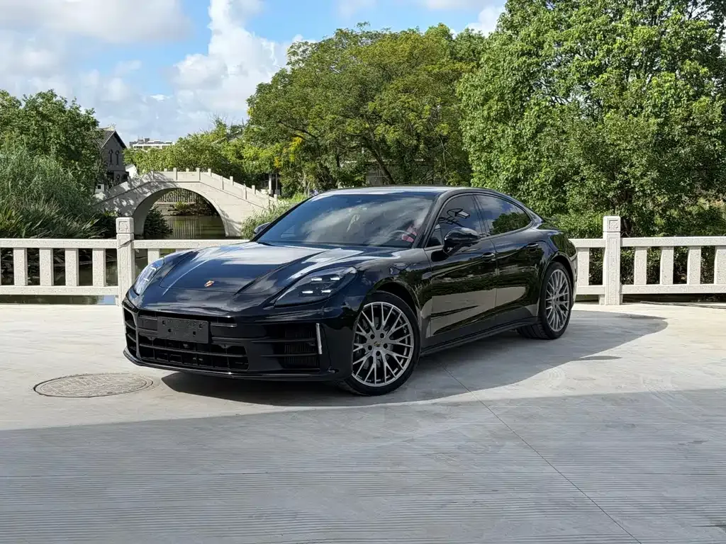 Porsche Panamera — фото 1
