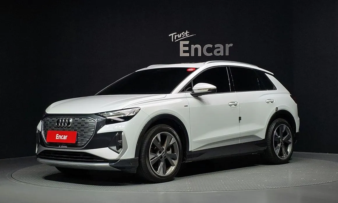 Audi Q4 e-tron — фото 1