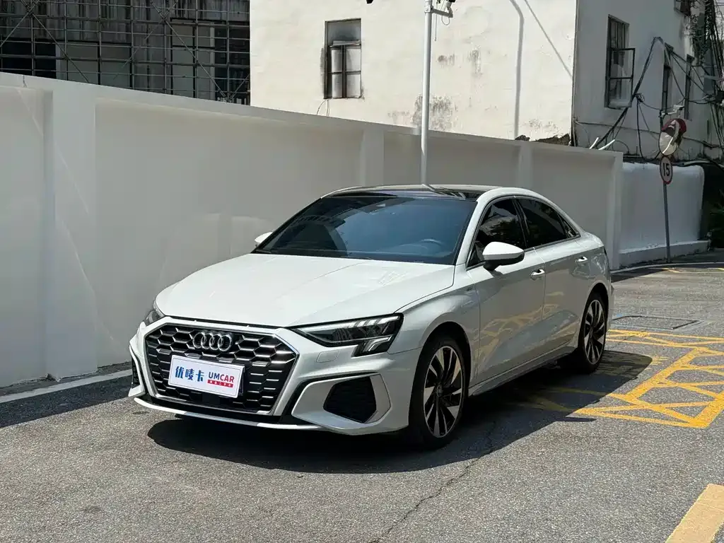 Audi A3 — фото 1