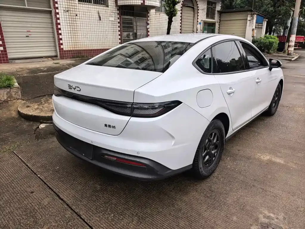 BYD Seal 05 DM-i — фото 9