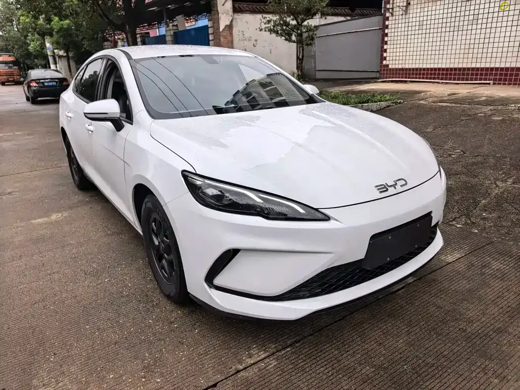 BYD Seal 05 DM-i — фото 8