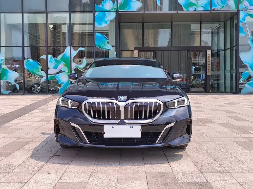 BMW 5 Series — фото 4