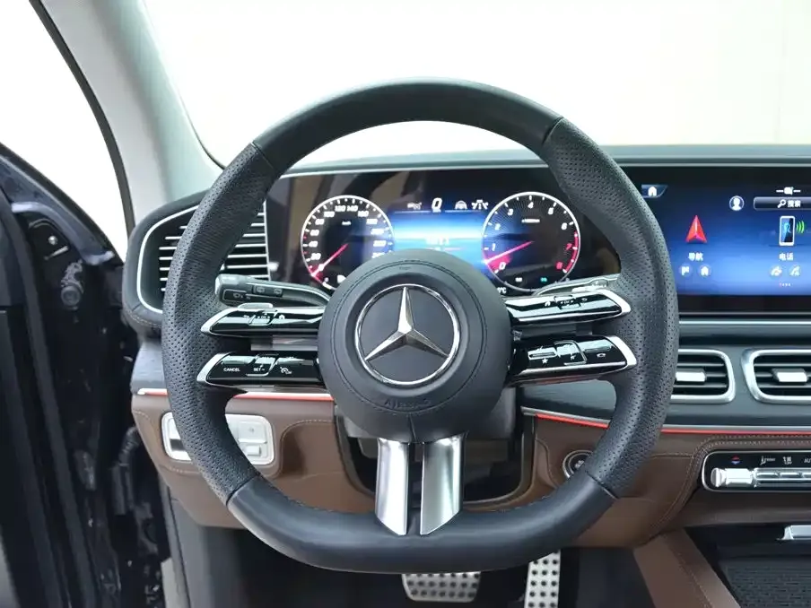 Mercedes-Benz GLS — фото 4