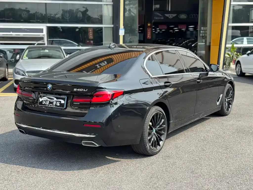 BMW 5 Series — фото 10