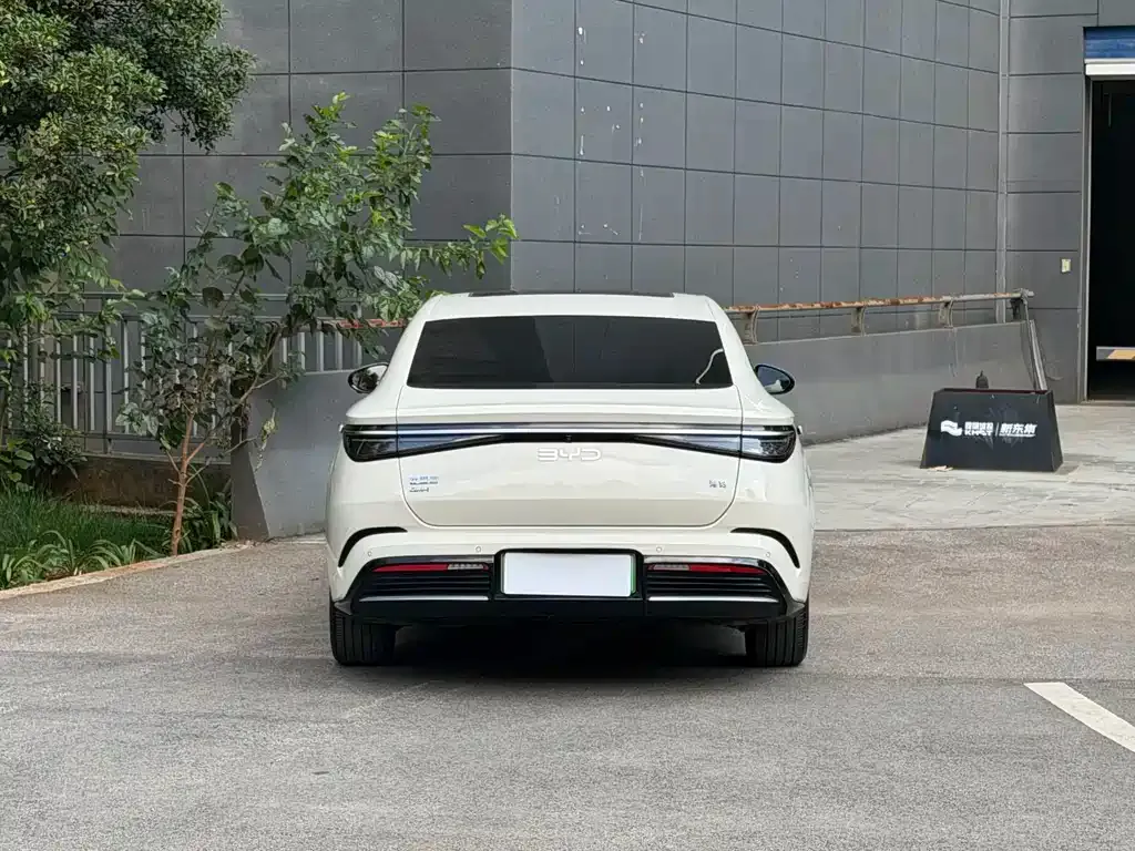 BYD Seal — фото 3