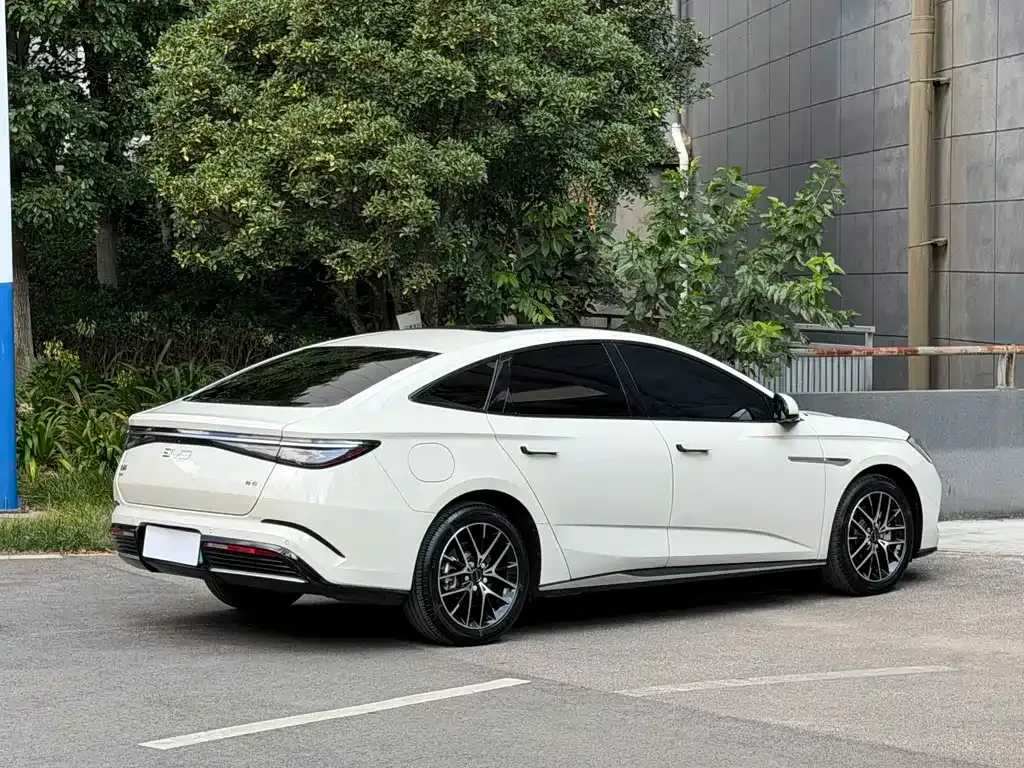 BYD Seal — фото 10