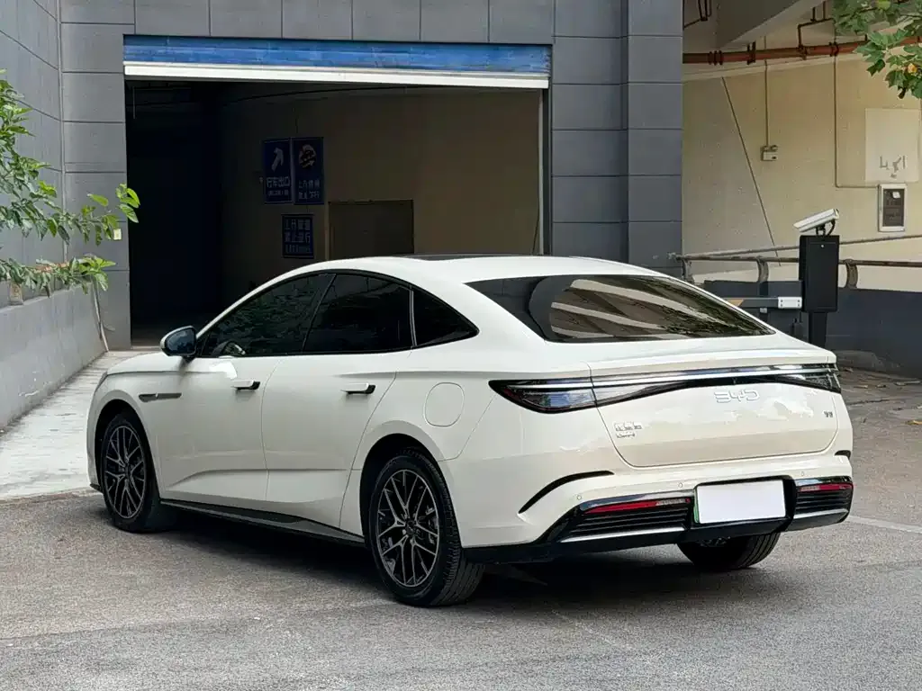 BYD Seal — фото 8