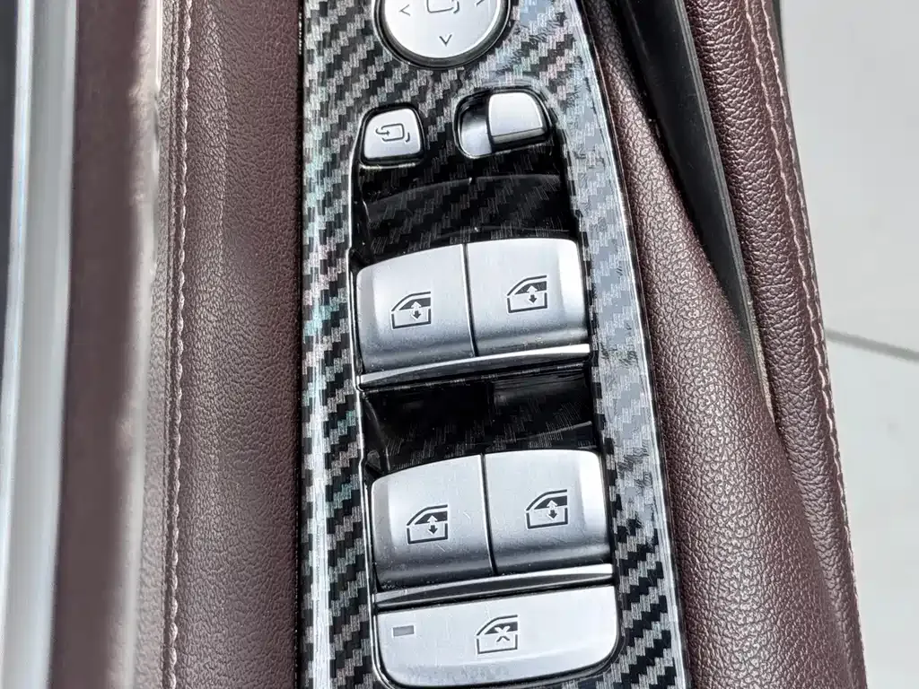 BMW 5 Series — фото 10