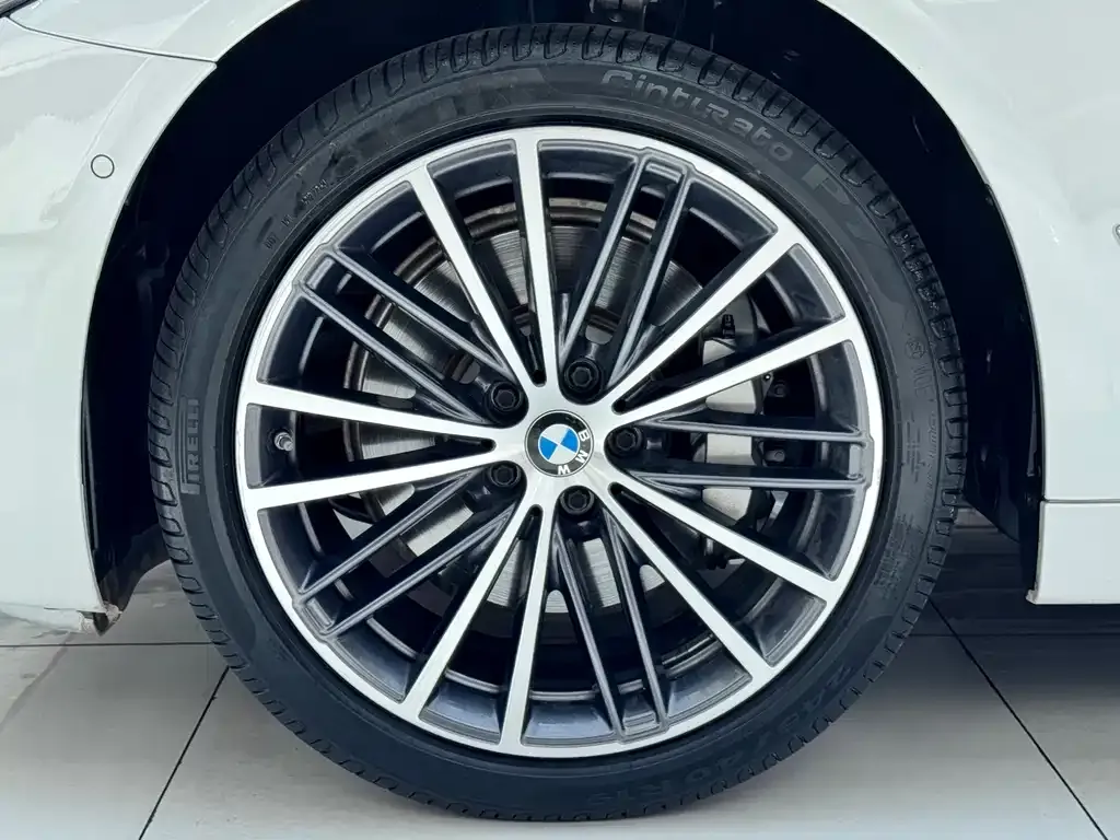BMW 5 Series — фото 4