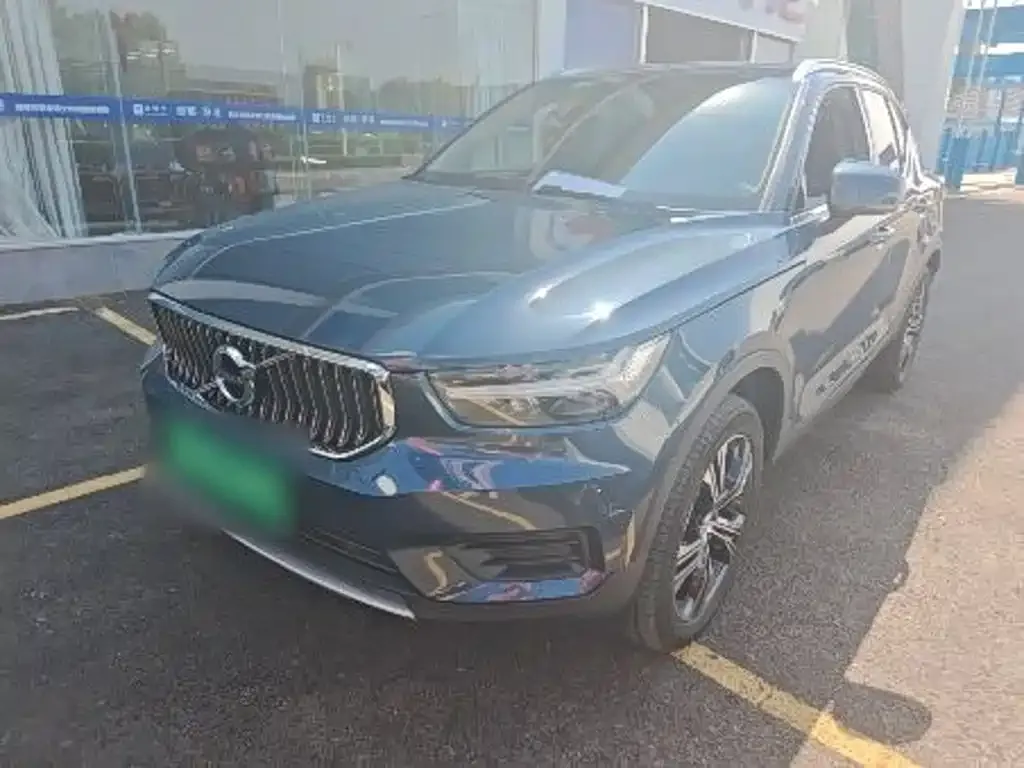 Volvo XC40 — фото 1