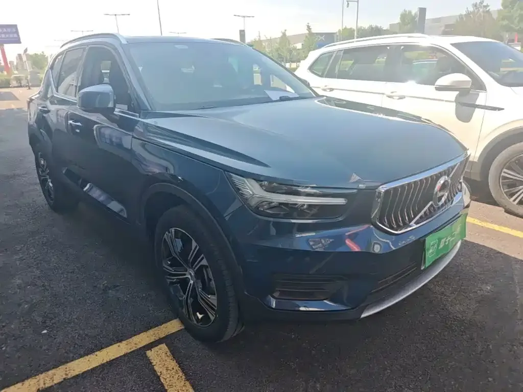 Volvo XC40 — фото 3