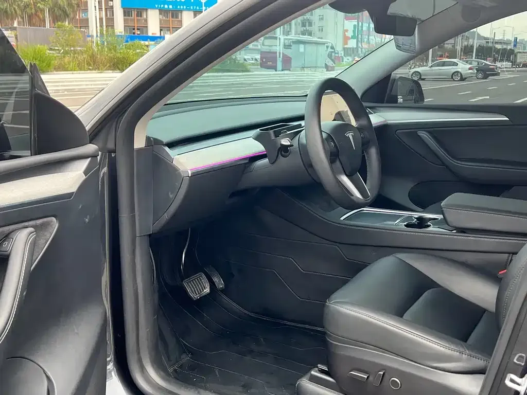 Tesla Model Y — фото 2