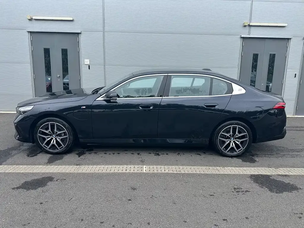 BMW i5 — фото 9