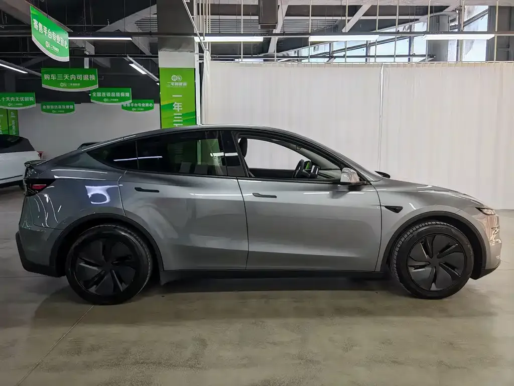 Tesla Model Y — фото 7