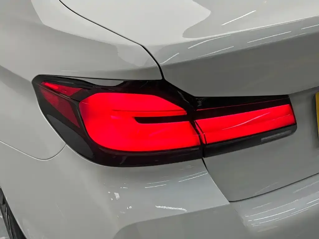 BMW 5 Series — фото 9