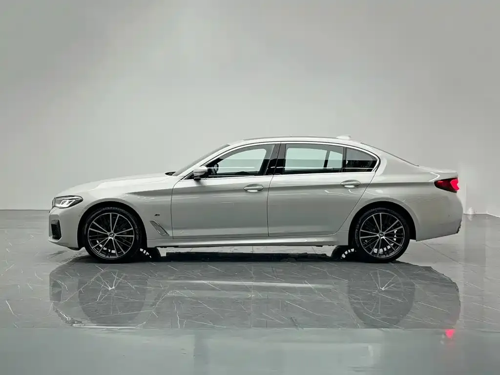BMW 5 Series — фото 8
