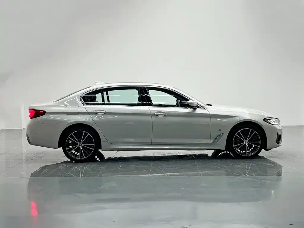 BMW 5 Series — фото 4