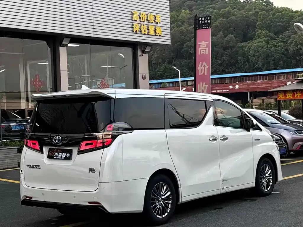 Toyota Vellfire — фото 3