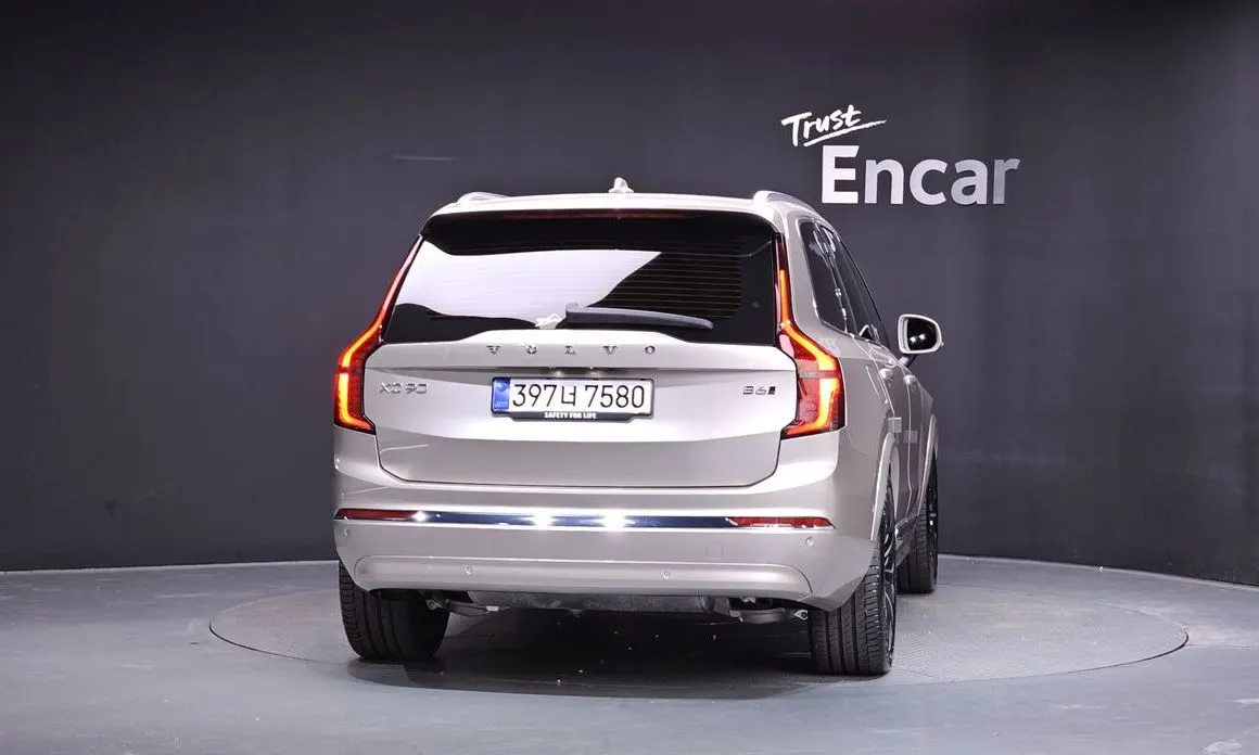 Volvo XC90 — фото 10
