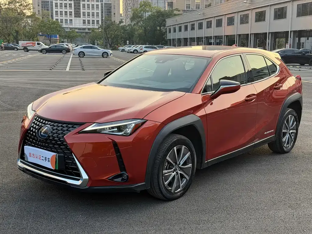 Lexus UX New Energy — фото 1