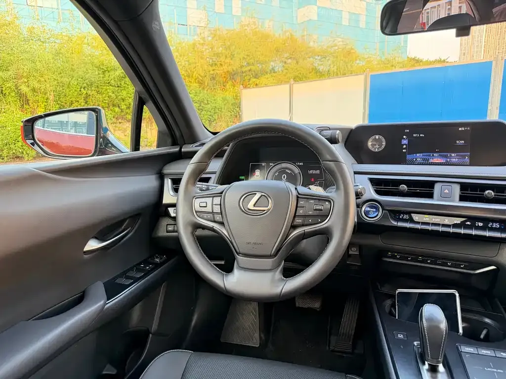 Lexus UX New Energy — фото 6