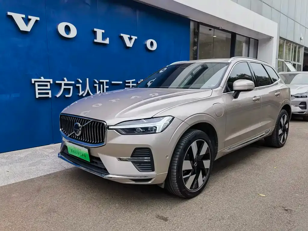 Volvo XC60 PHEV — фото 1