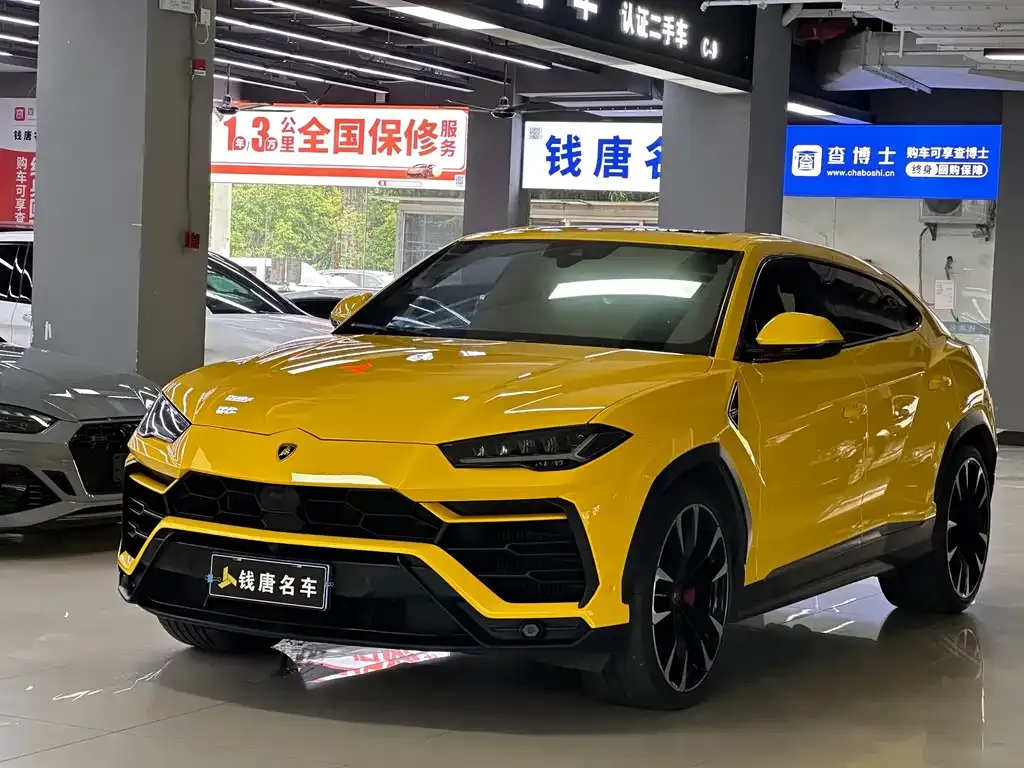 Lamborghini Urus — фото 1