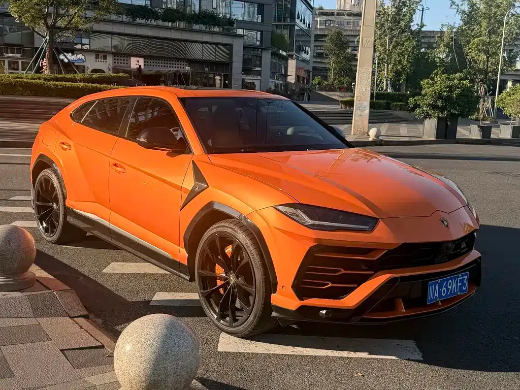 Lamborghini Urus — фото 10