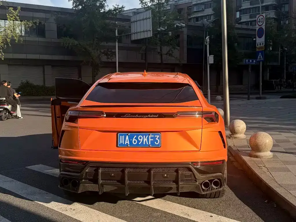 Lamborghini Urus — фото 6