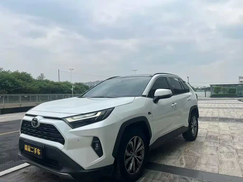 Toyota RAV4 — фото 1
