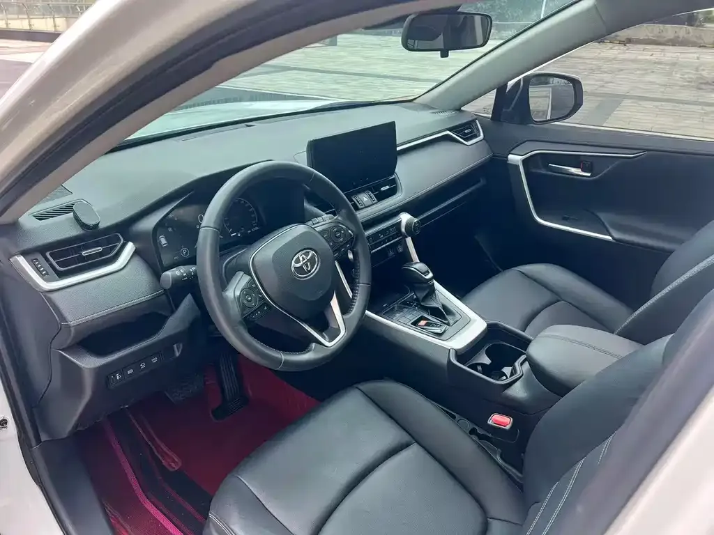 Toyota RAV4 — фото 6