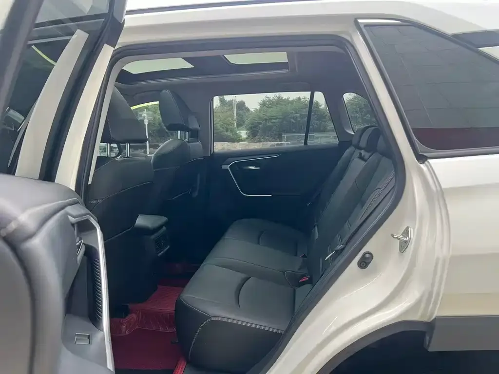 Toyota RAV4 — фото 4