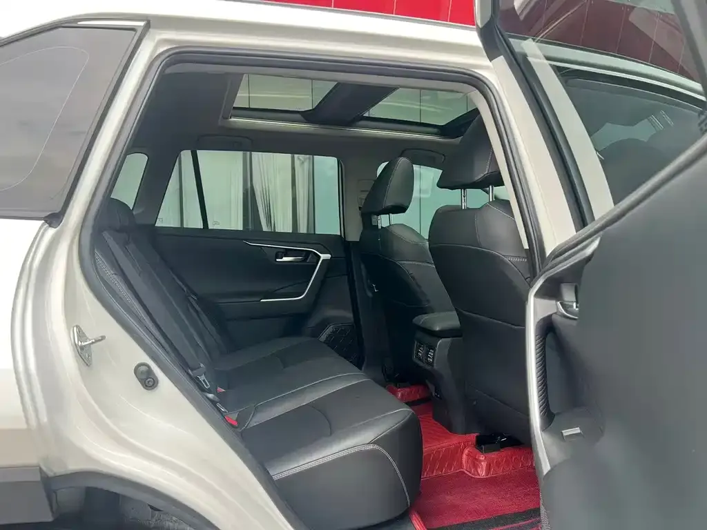 Toyota RAV4 — фото 2