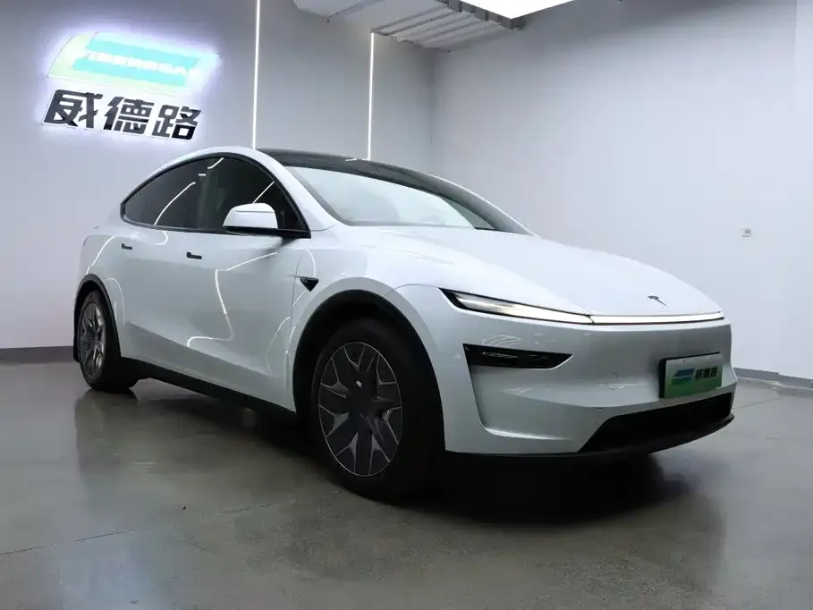 Tesla Model Y L — фото 4