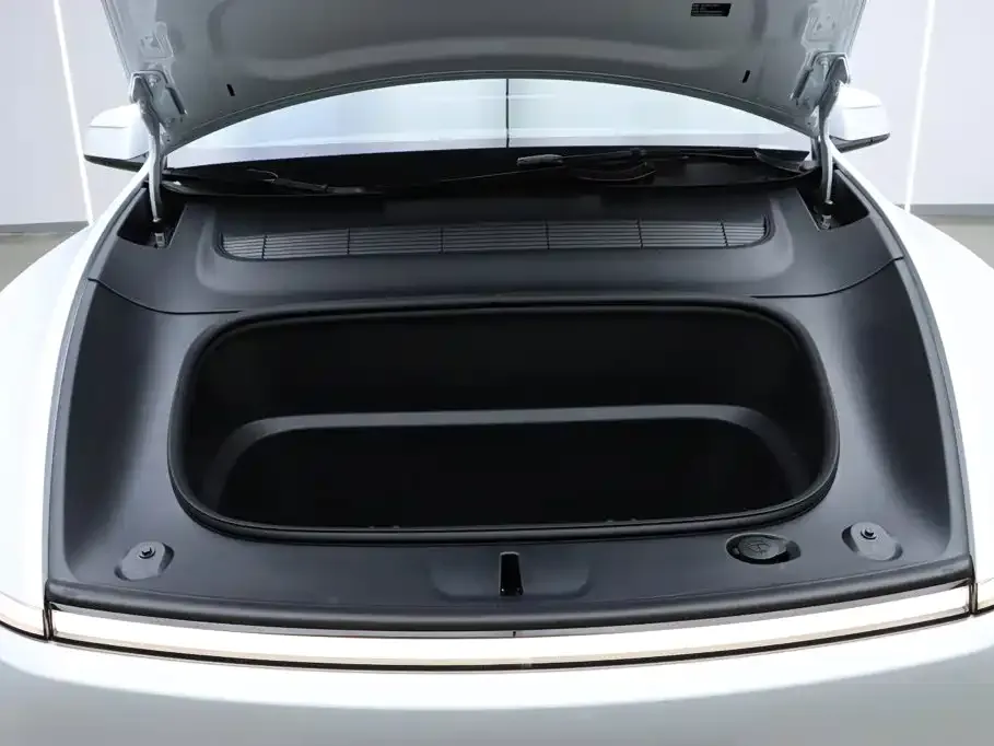 Tesla Model Y L — фото 3