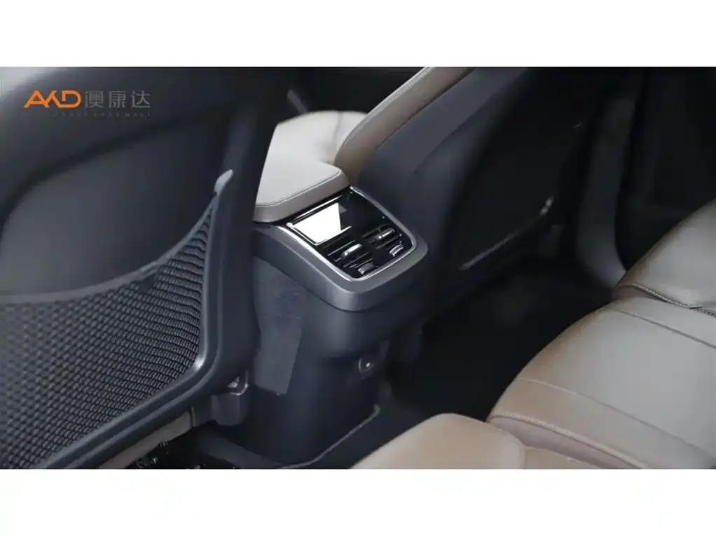 Volvo XC90 — фото 10