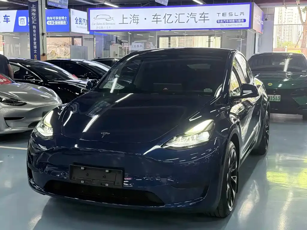 Tesla Model Y — фото 1