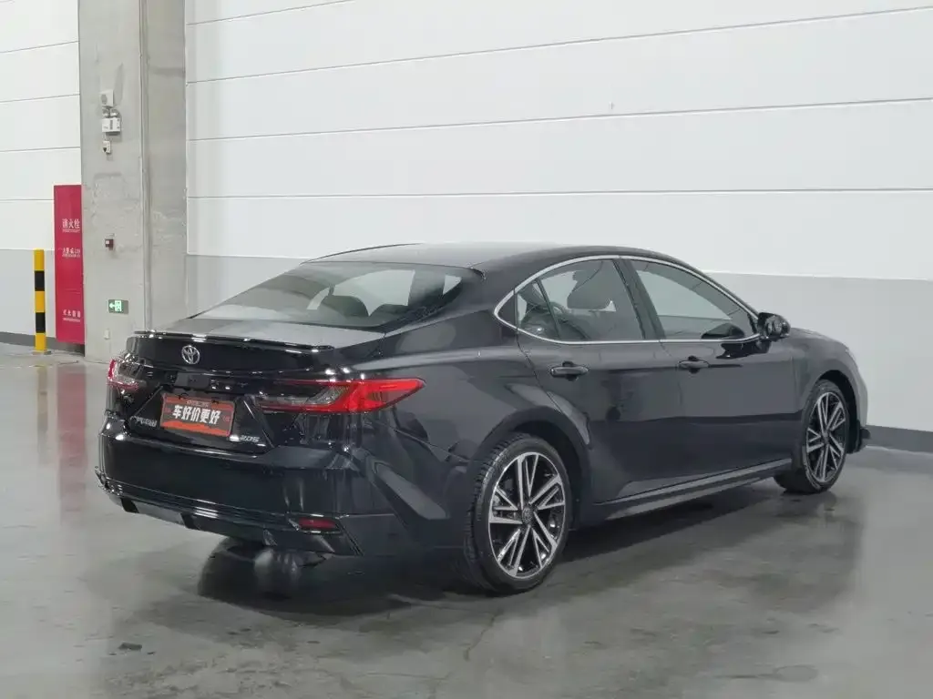 Toyota Camry — фото 3