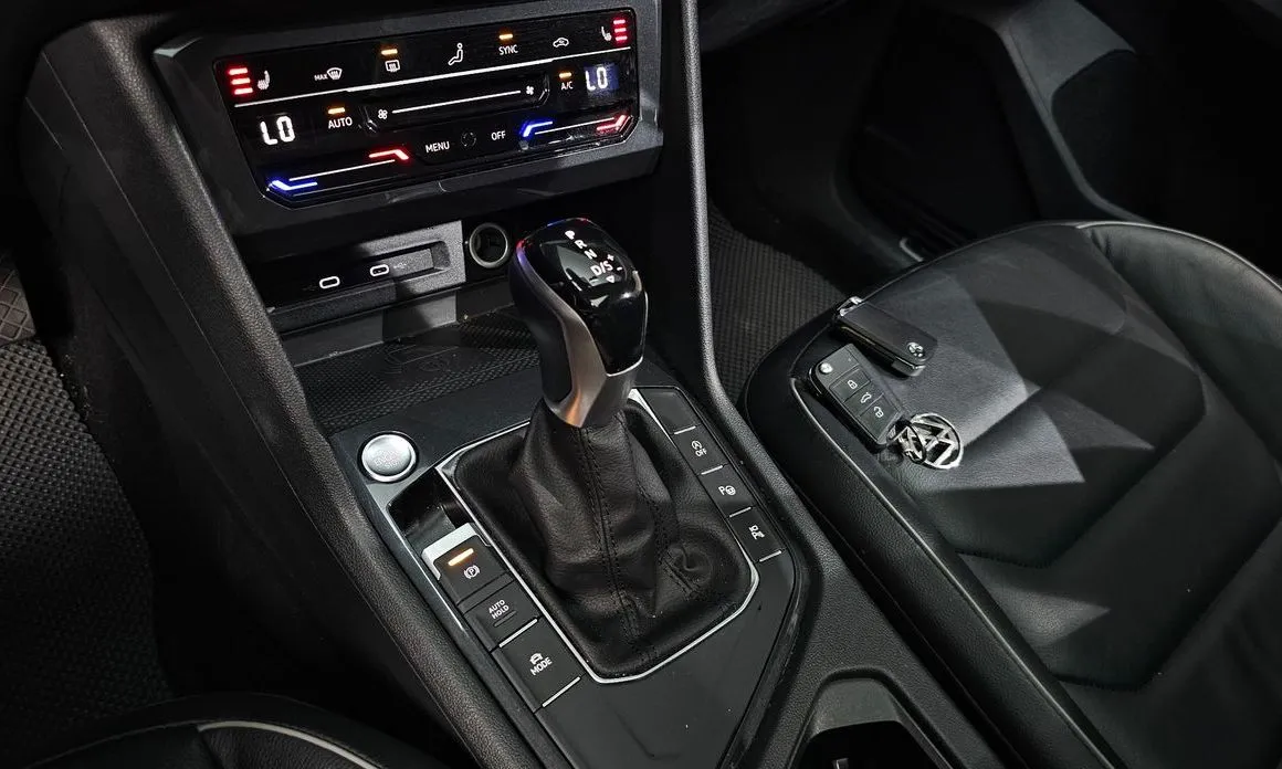 Volkswagen Tiguan — фото 8