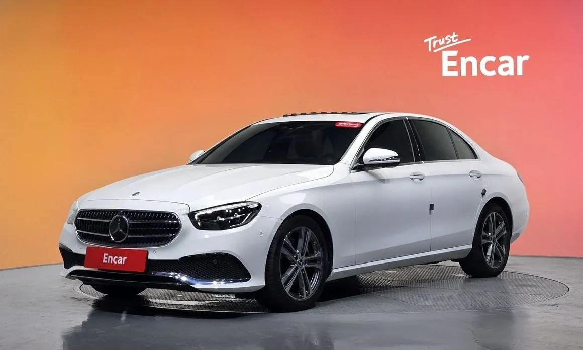Mercedes-Benz E-Class — фото 1