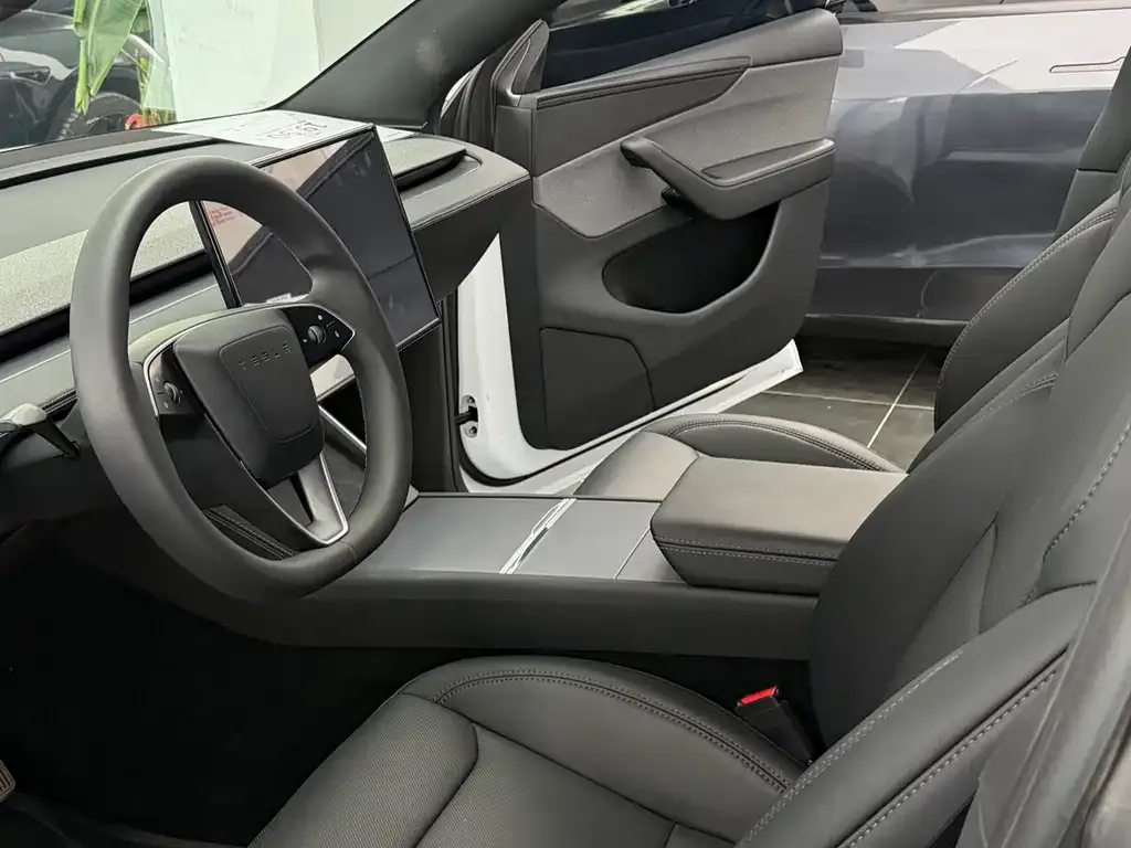 Tesla Model Y — фото 5