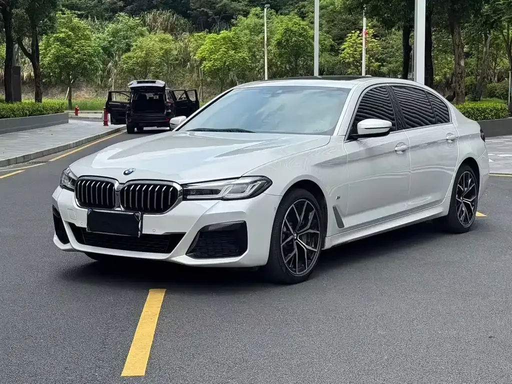 BMW 5 Series — фото 1
