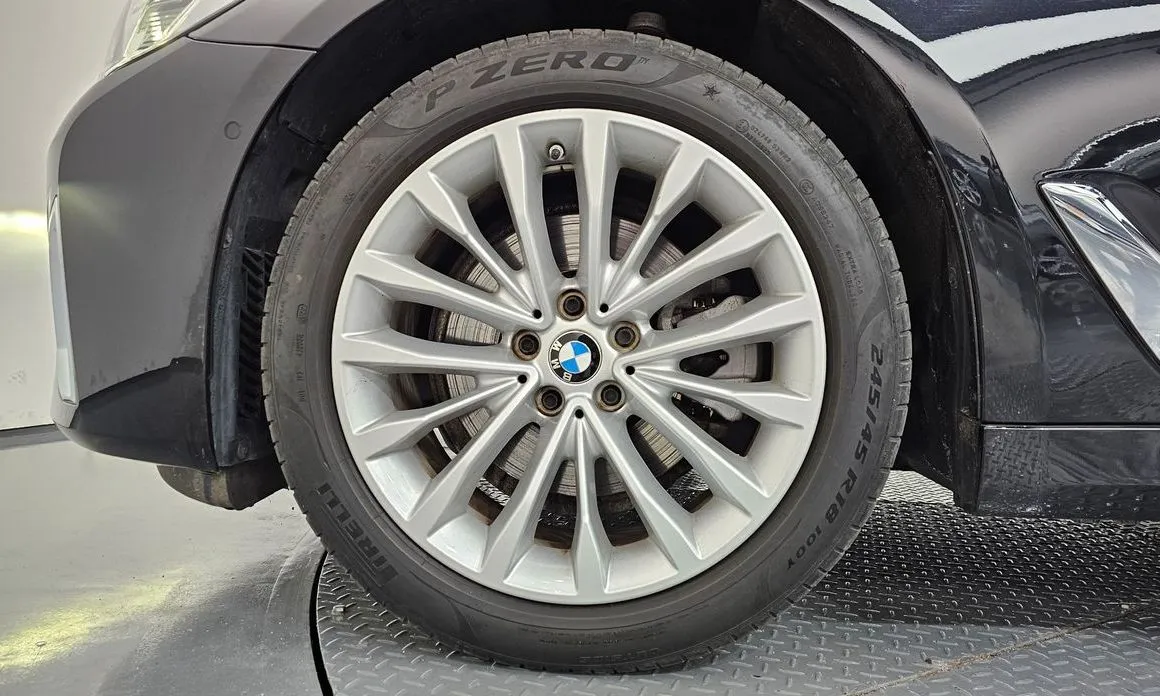 BMW 5-Series — фото 10