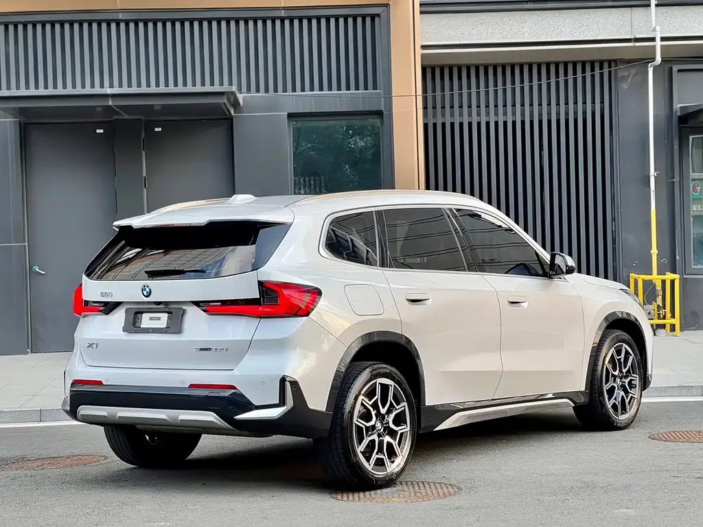 BMW X1 — фото 9