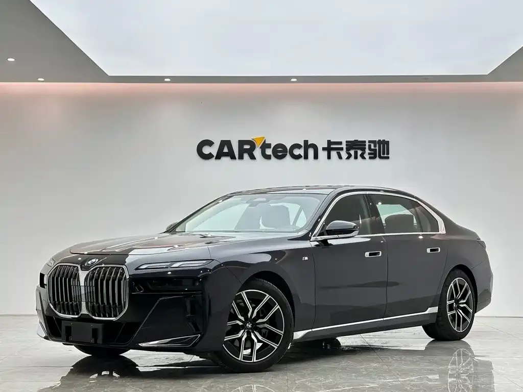 BMW 7 Series — фото 1