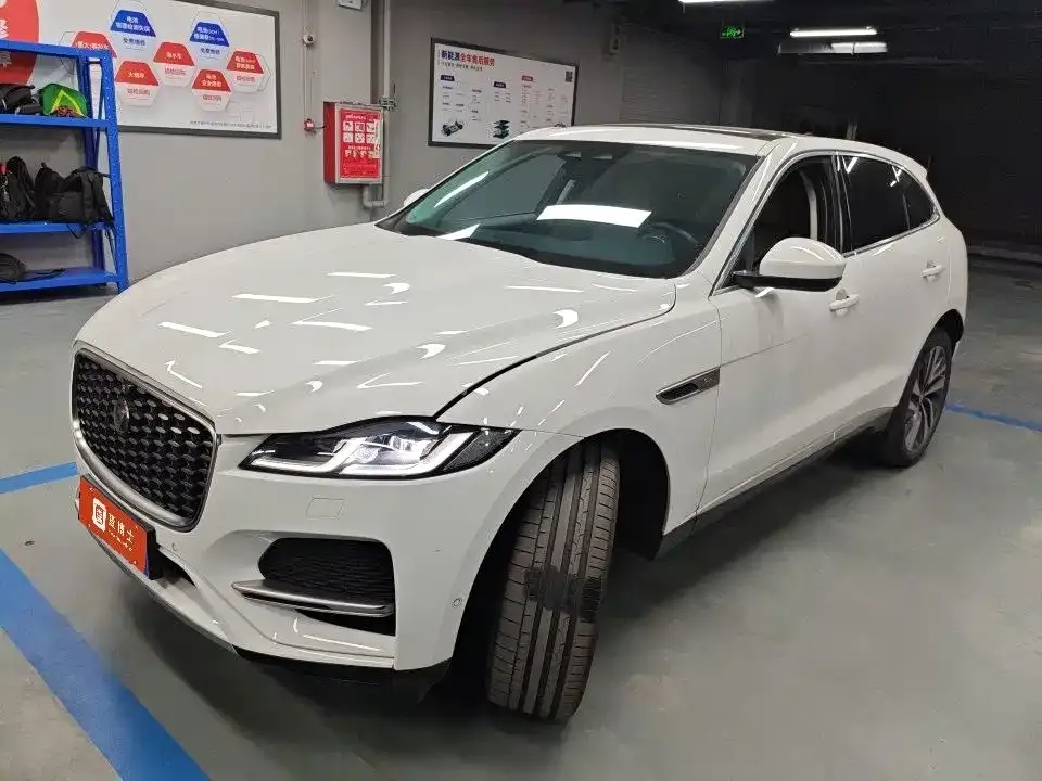 Jaguar F-PACE — фото 1