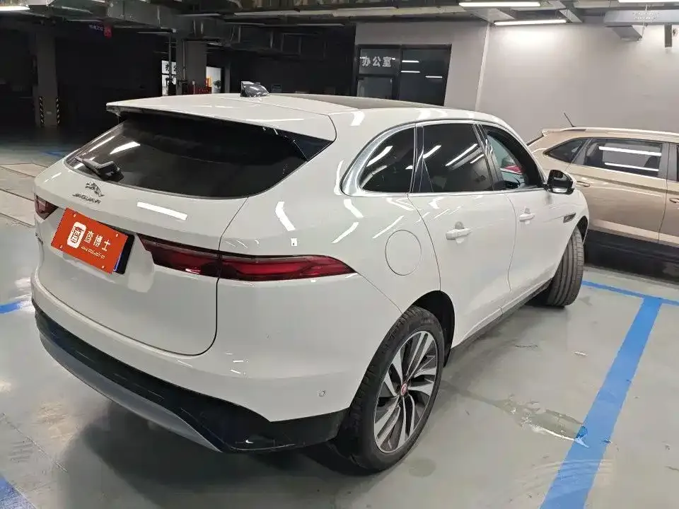Jaguar F-PACE — фото 6