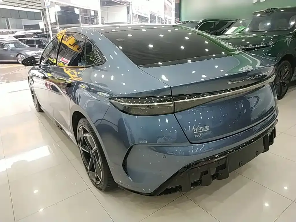 BYD Seal — фото 10