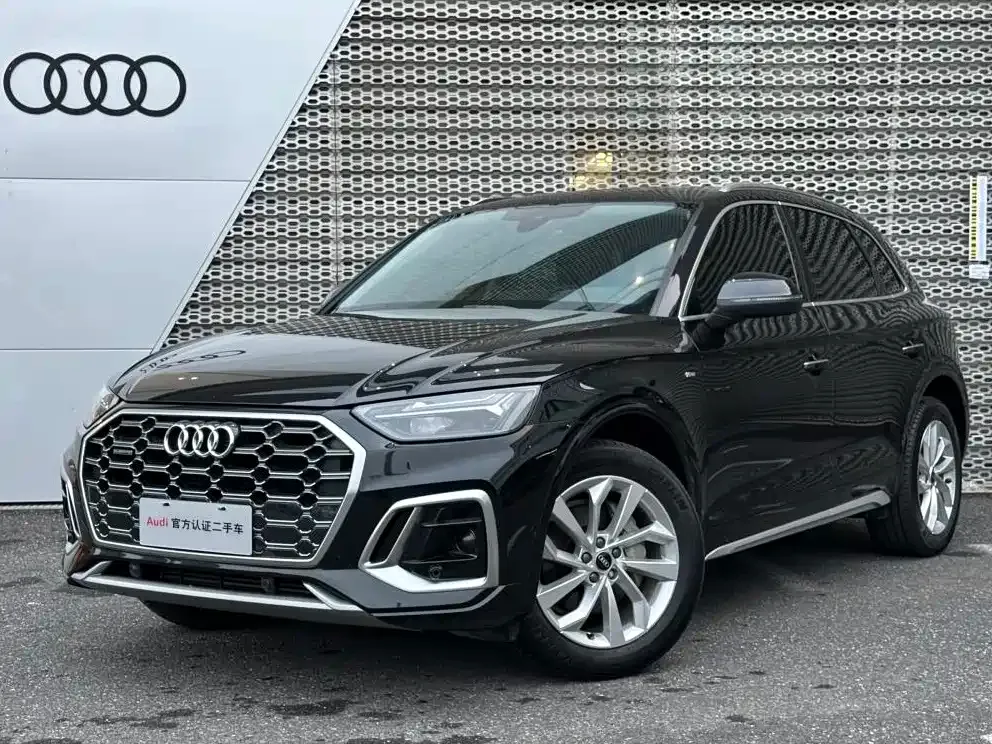 Audi Q5L — фото 1