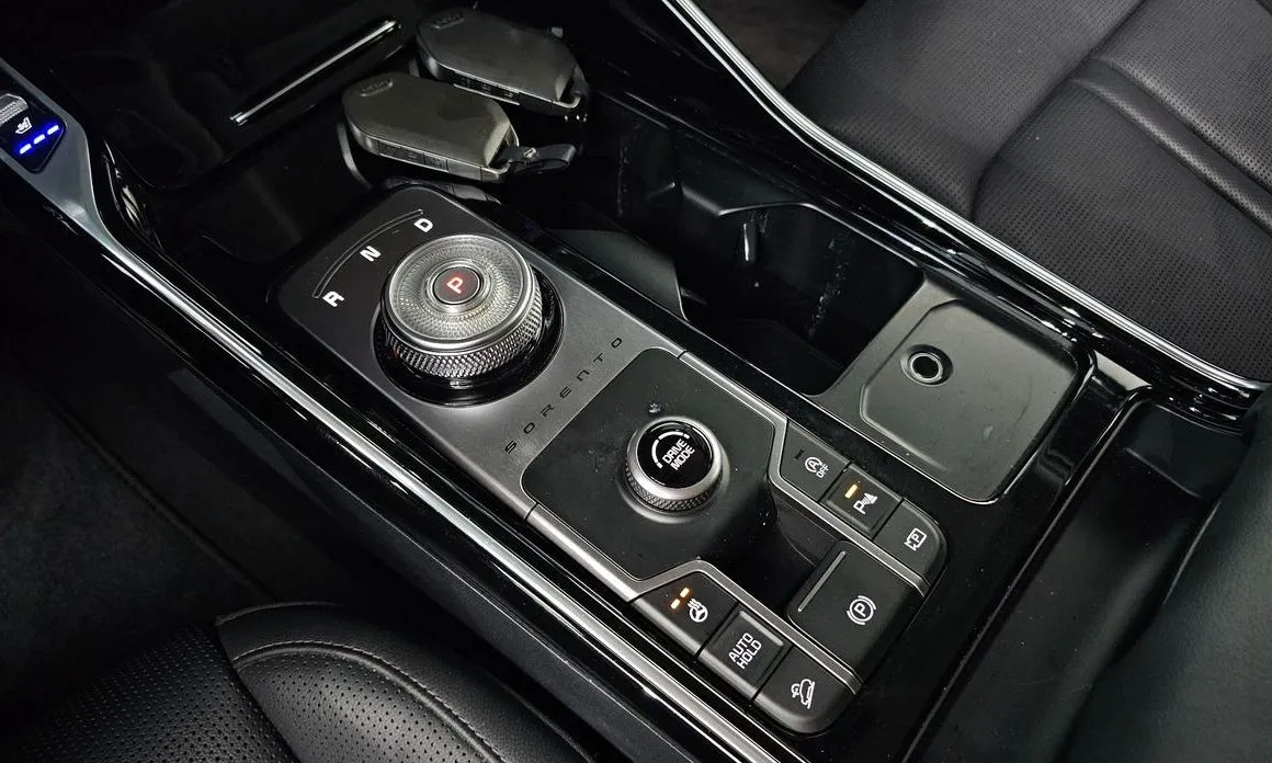 Kia Sorento — фото 8